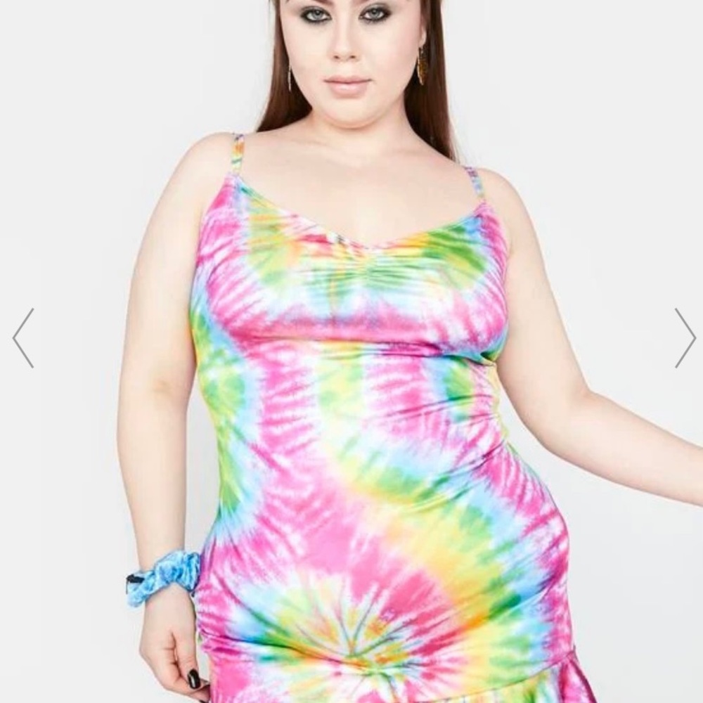 Adorable tie die super stretchy worn once for 2 hrs